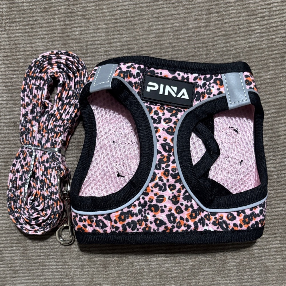 Pina Pink Dog Harness and Leash Set, size XS, NWOT.